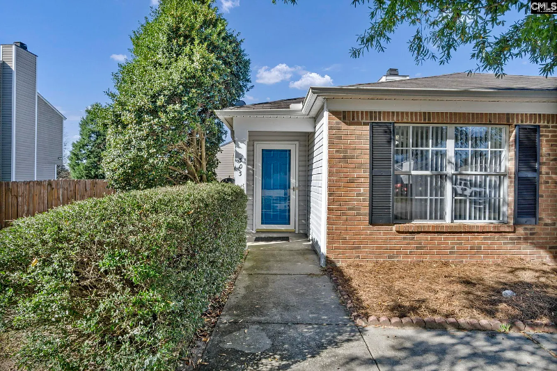 303 Castle Ridge Dr - Photo 2 of 15