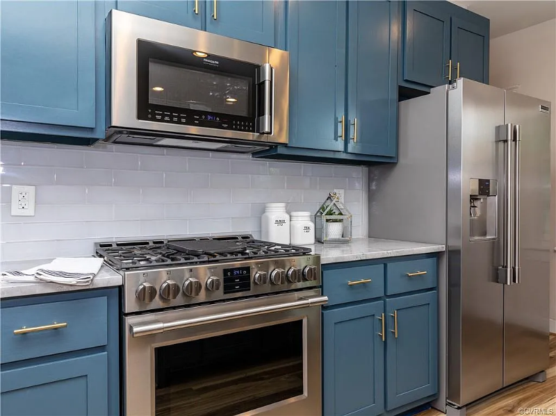 3503 Moody Ave - Photo 3 of 9