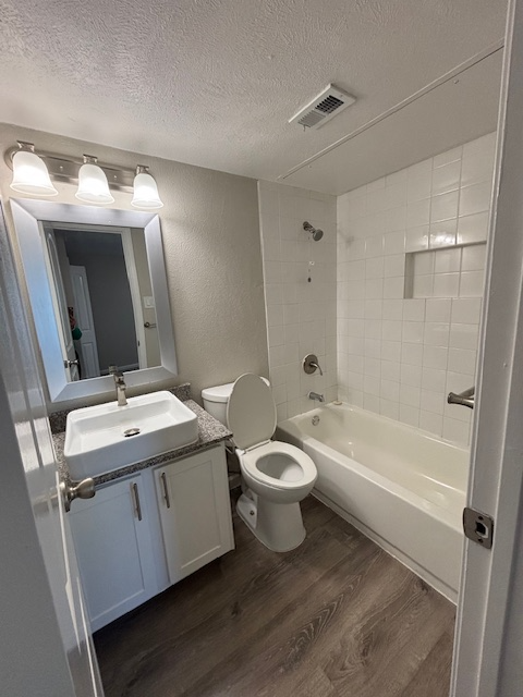 2010 Estrada Pkwy #06-201 - Photo 5 of 8