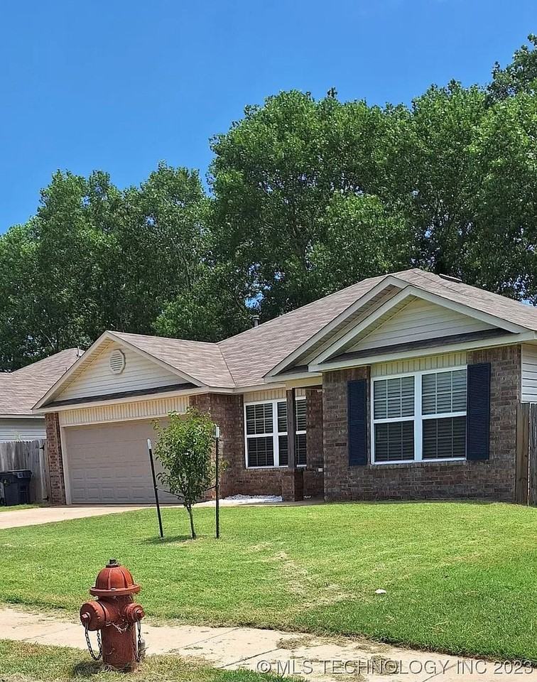 1209 Ironstone Dr - Photo 2 of 21