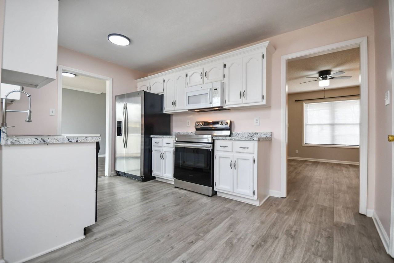 421 Sierra Ct - Photo 7 of 22