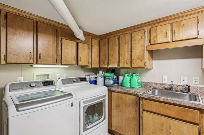 3975 Lawing Dr - Photo 3 of 13