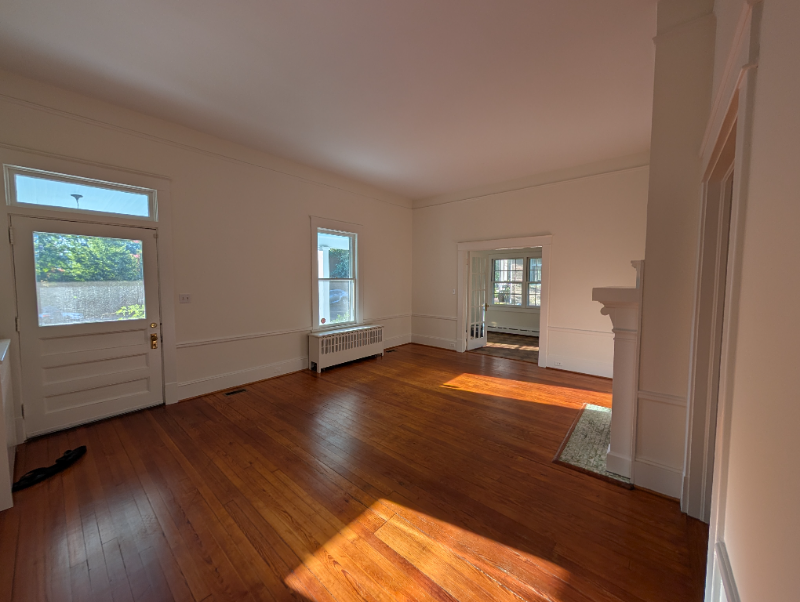 809 Simpson St - Photo 3 of 20