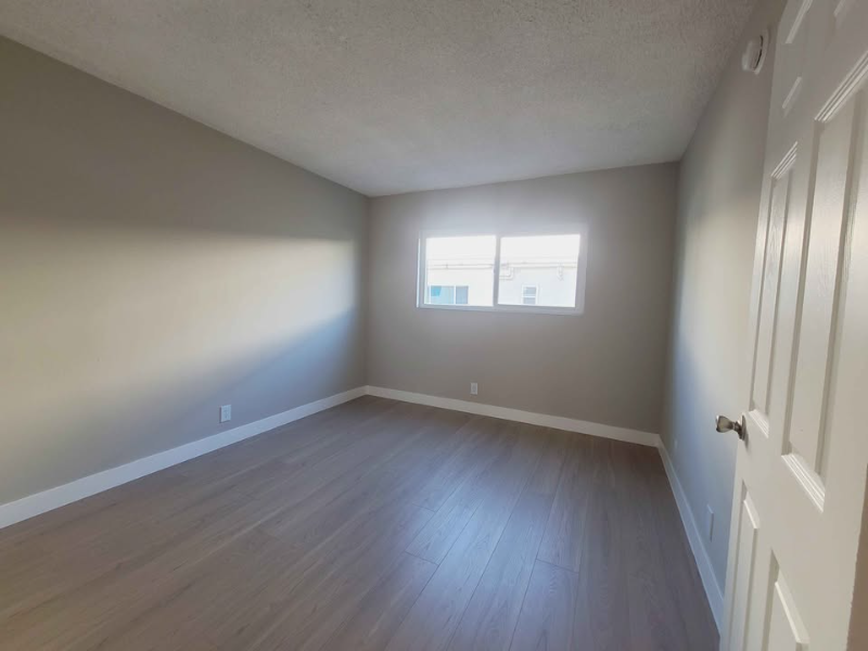 8720 Orion Ave #21 - Photo 6 of 9