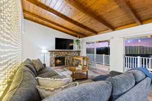 featured image of 321 W Kalmia St