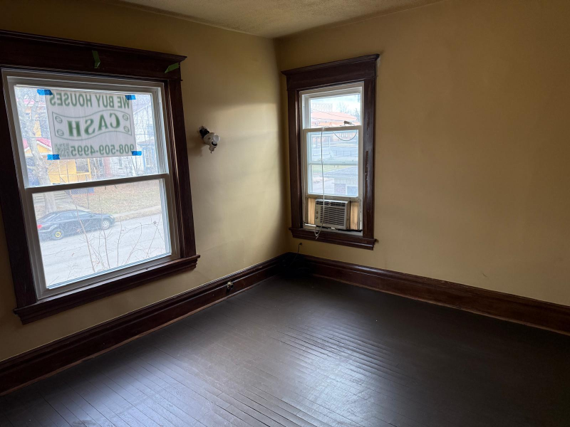 107 N Oakland Ave #2 - Photo 2 of 9