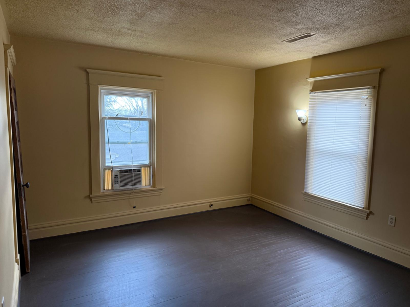 107 N Oakland Ave #2 - Photo 4 of 9