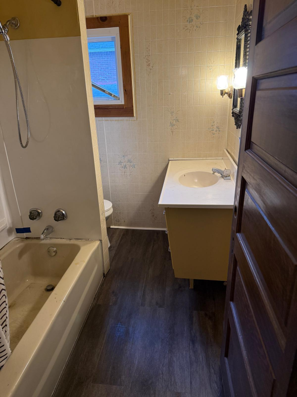 107 N Oakland Ave #2 - Photo 6 of 9