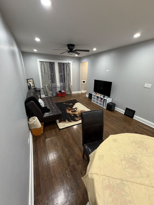 5704 S Kilbourn Ave - Photo 3 of 6