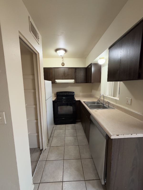 3524 W Dunlap Ave - Photo 5 of 10