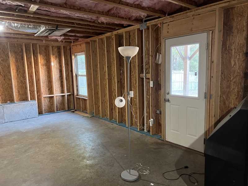 1556 Rolling View Way - Photo 2 of 24