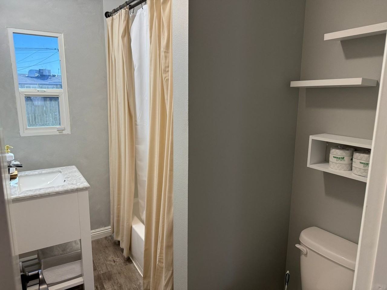 1040 Canosa Ave - Photo 4 of 11