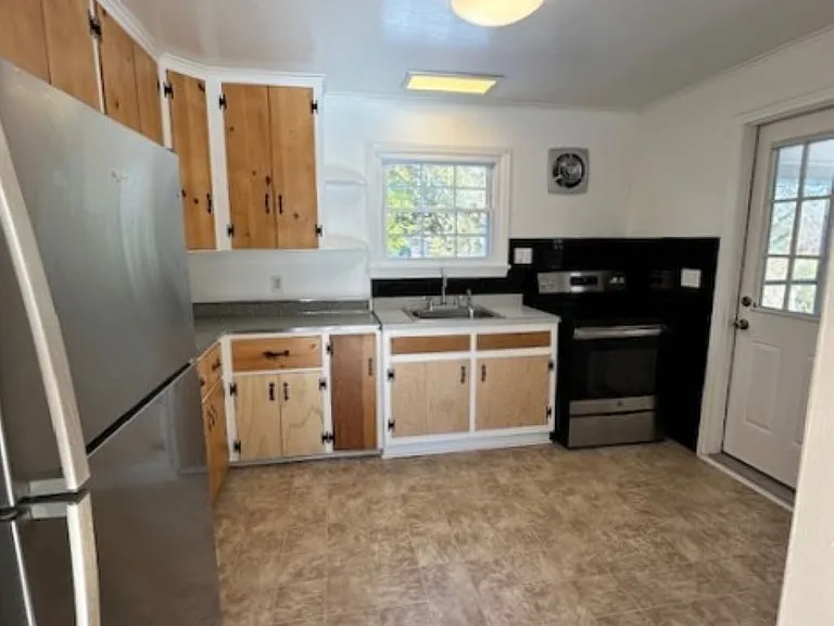 5 Pine St - Photo 4 of 11