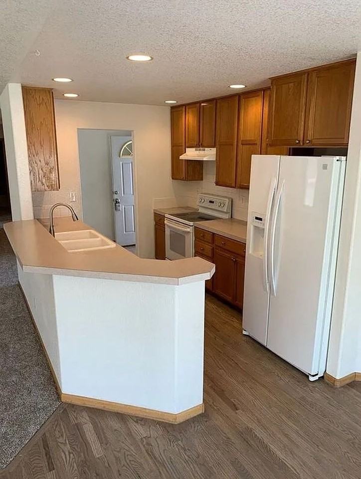 8502 Secretariat Dr - Photo 6 of 30