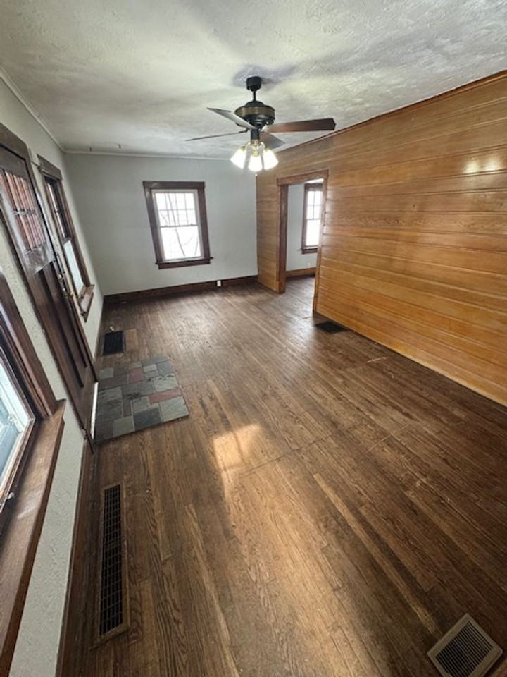 3011 Hoagland Ave - Photo 2 of 9