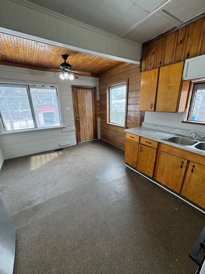 3011 Hoagland Ave - Photo 5 of 9