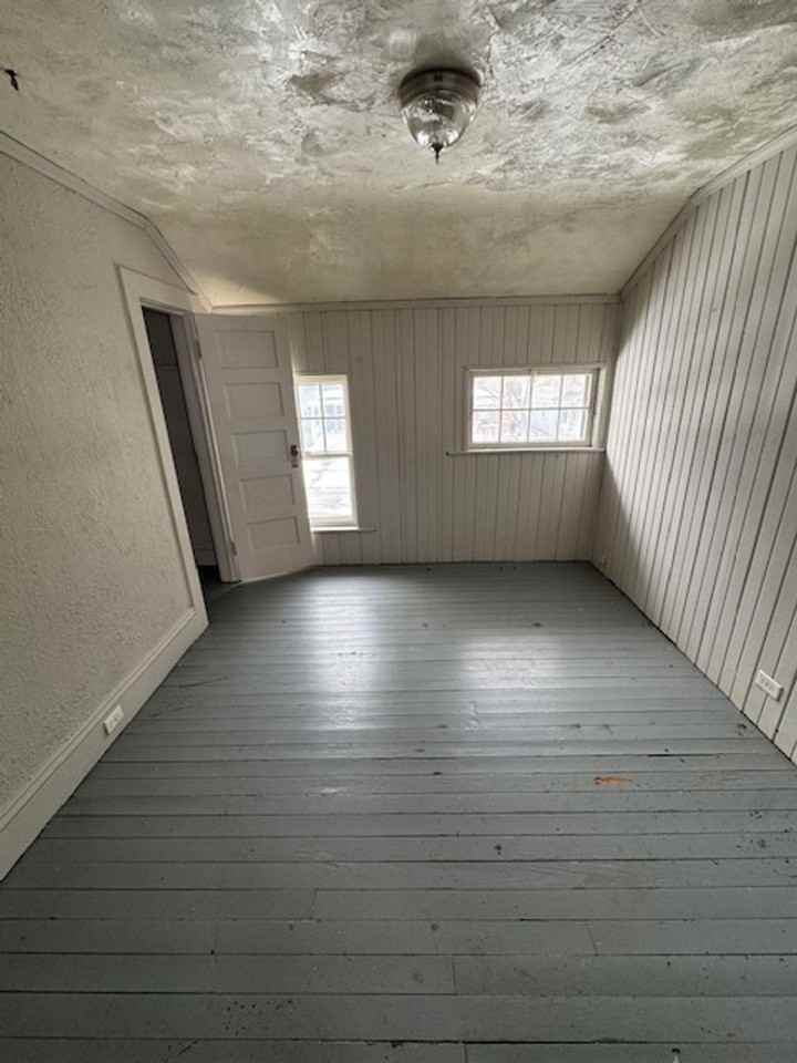 3011 Hoagland Ave - Photo 6 of 9