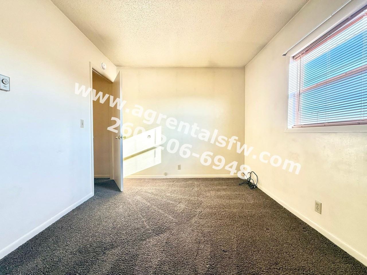 1002 Lewis St - Photo 3 of 11