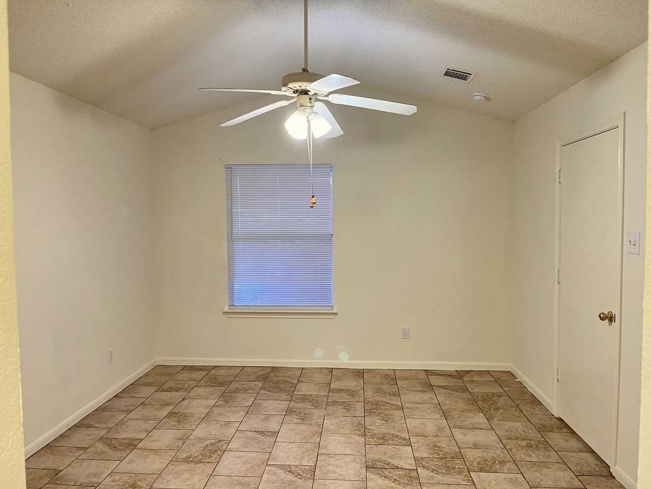 714 Old Lorena Rd - Photo 5 of 13