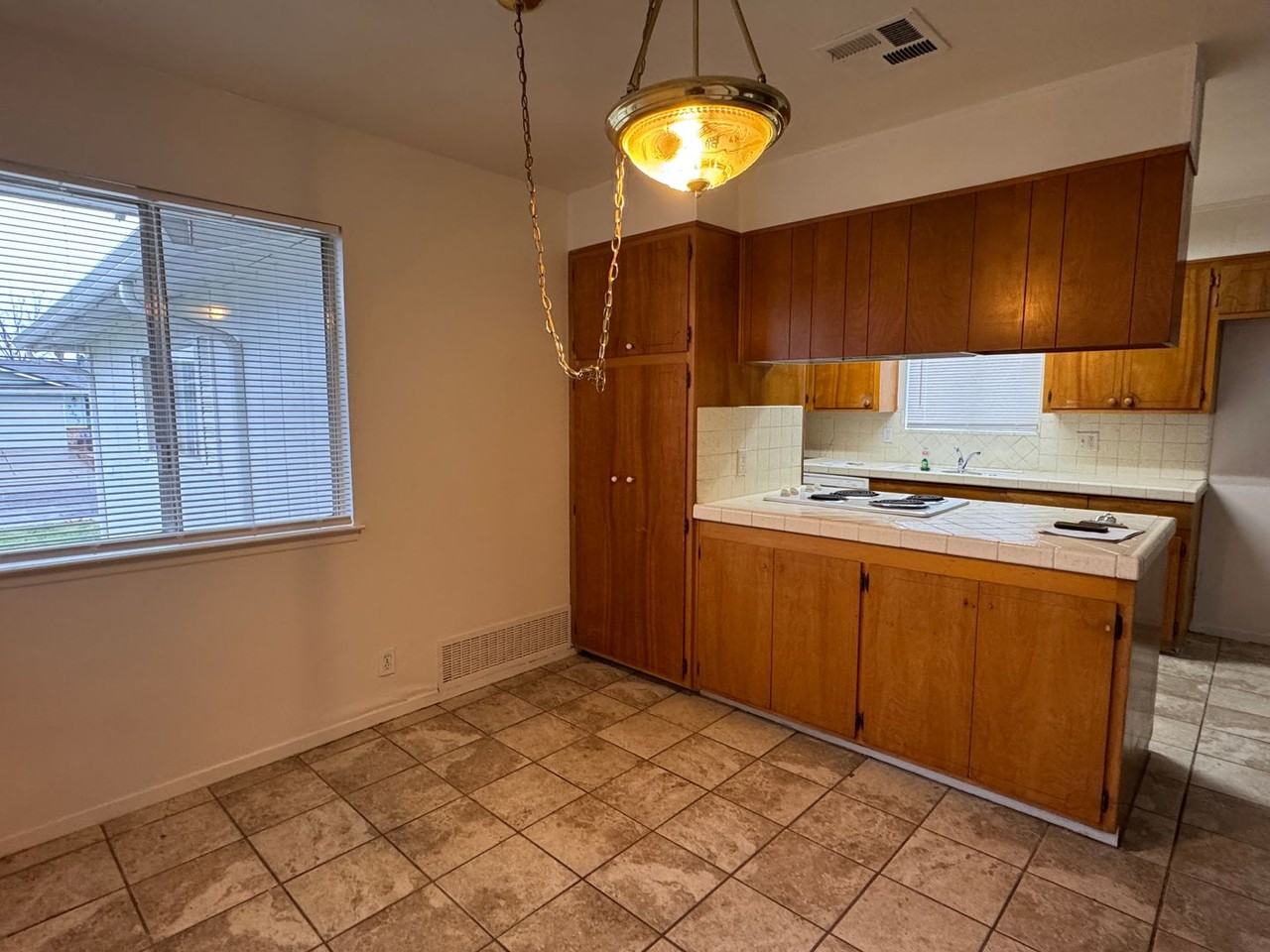 2326 Dario Cir - Photo 5 of 33