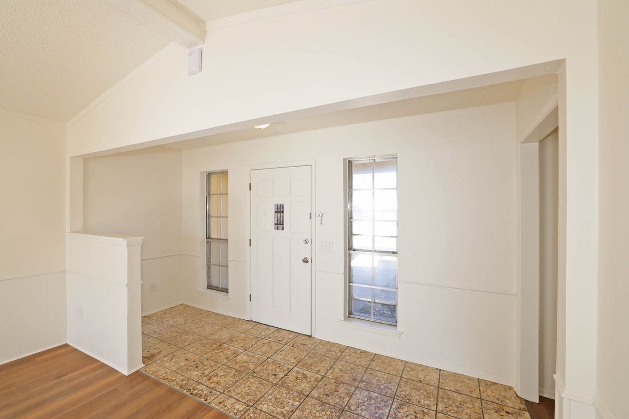 4415 Kingston Rd - Photo 3 of 28