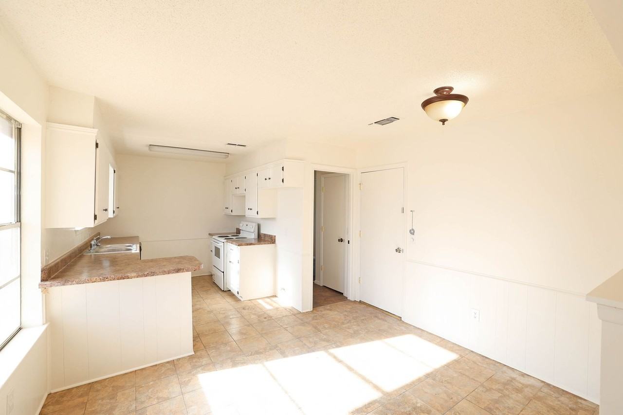 4415 Kingston Rd - Photo 6 of 28