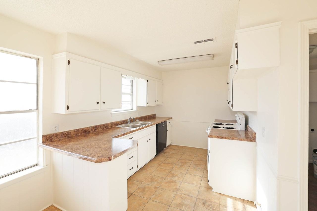 4415 Kingston Rd - Photo 7 of 28