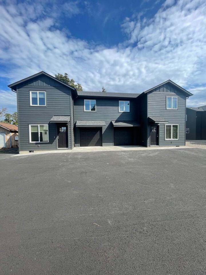 169 W C St - Photo 2 of 15