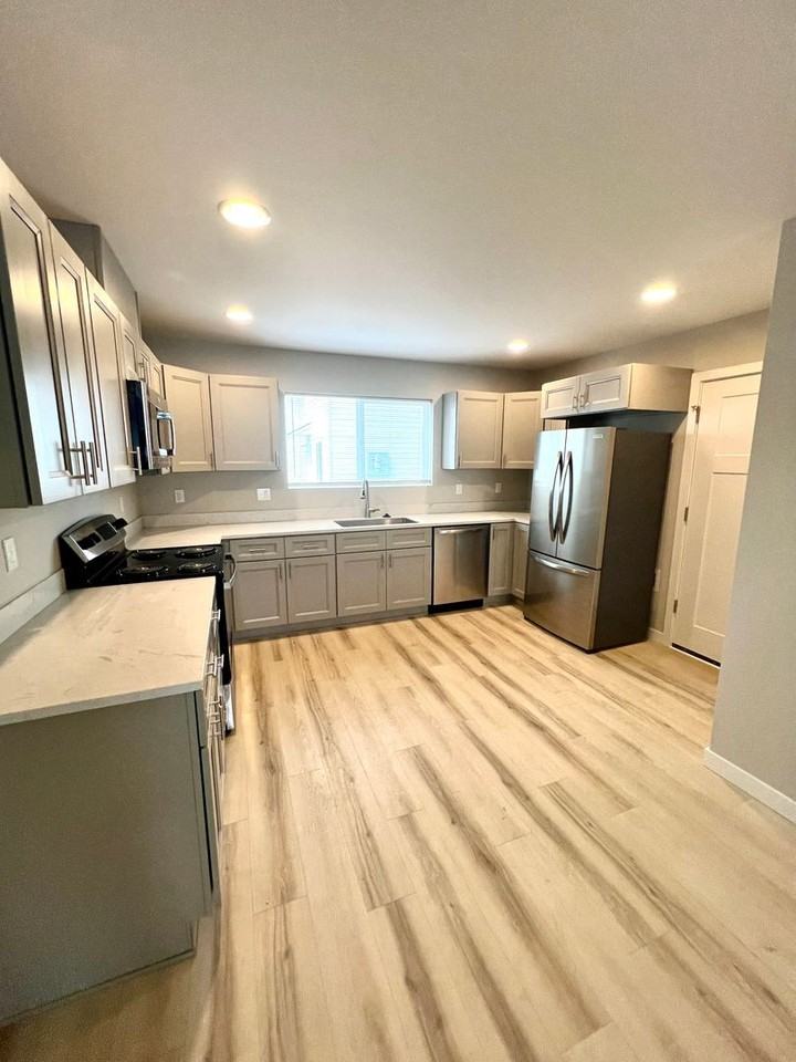 169 W C St - Photo 5 of 15