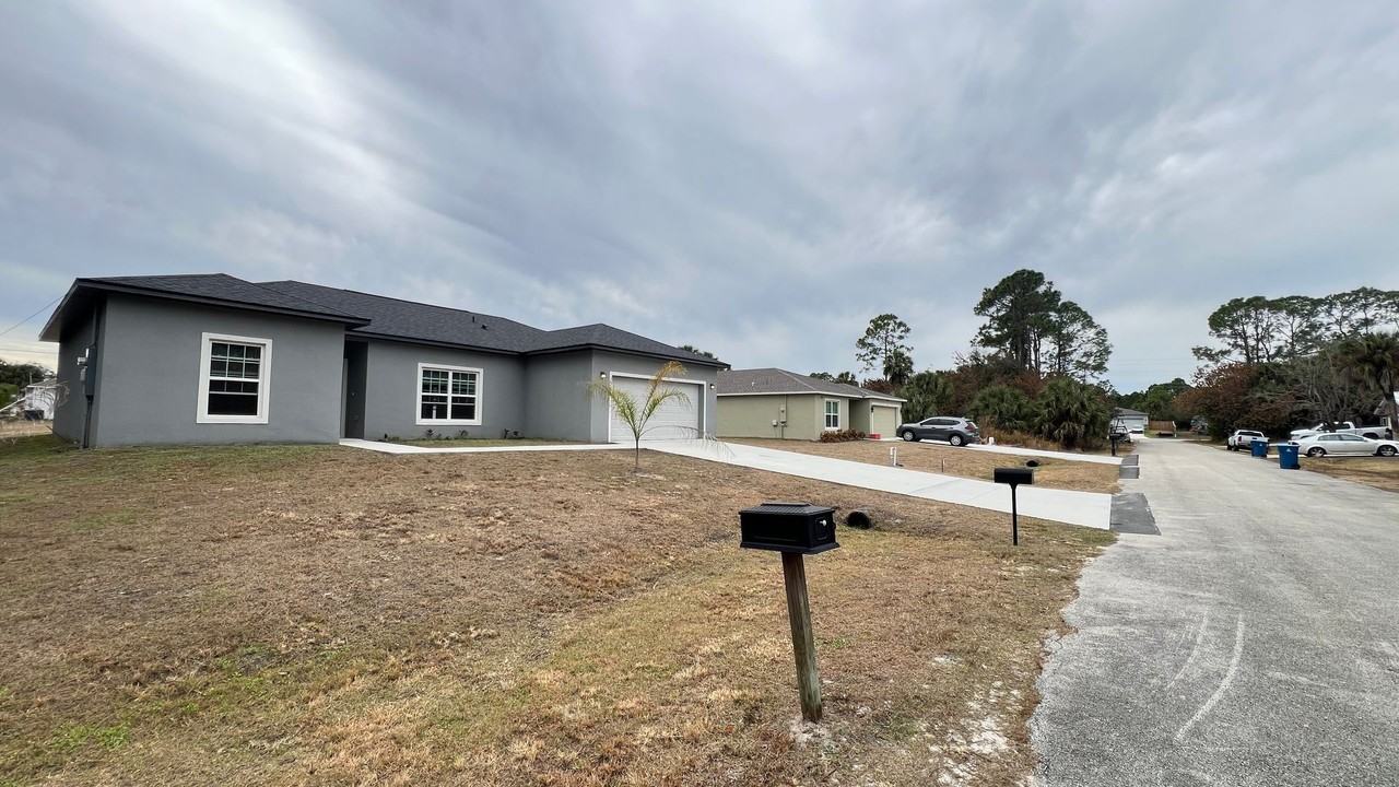 1364 Gibbs Rd Sw - Photo 2 of 24