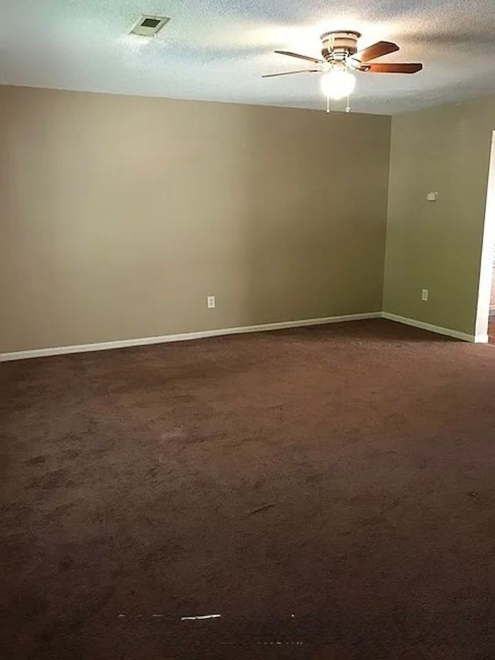 901 N Lynn St - Photo 3 of 7