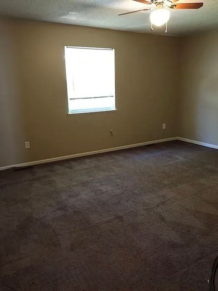 901 N Lynn St - Photo 6 of 7