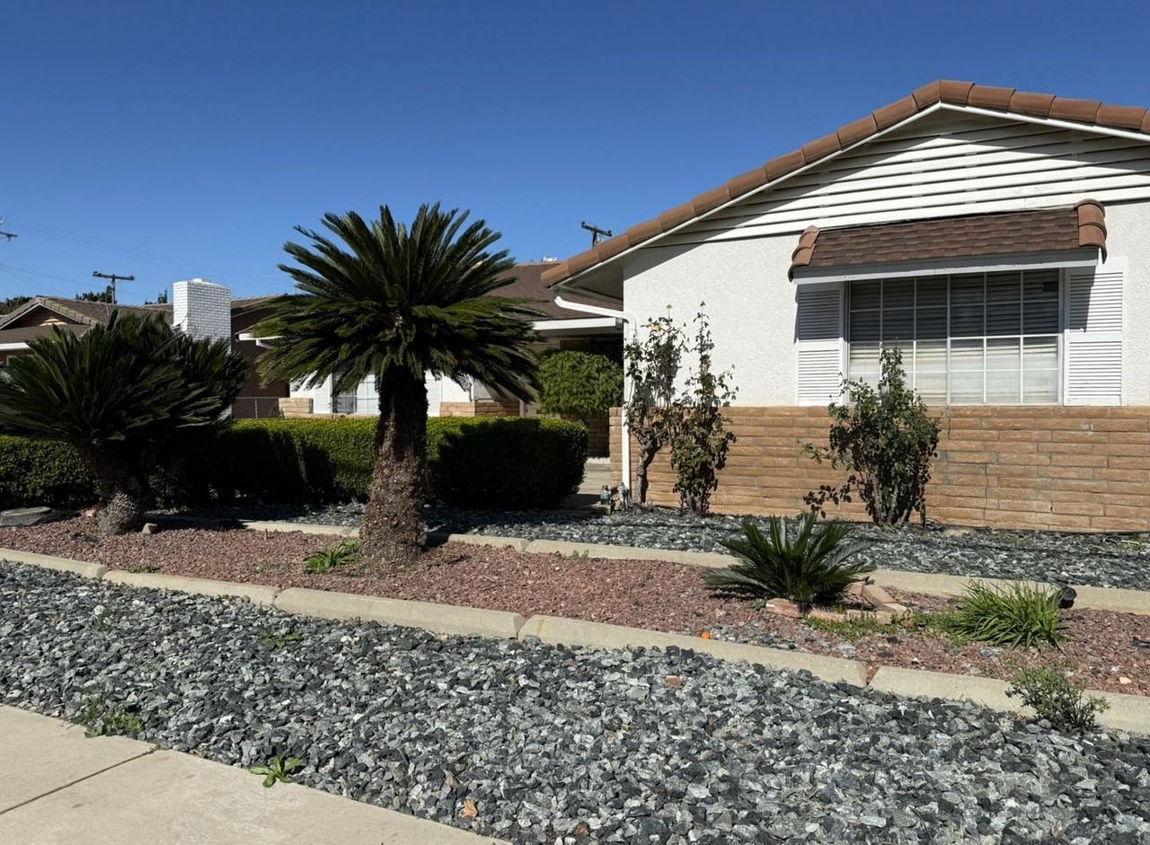 993 E Olive Ave - Photo 5 of 27