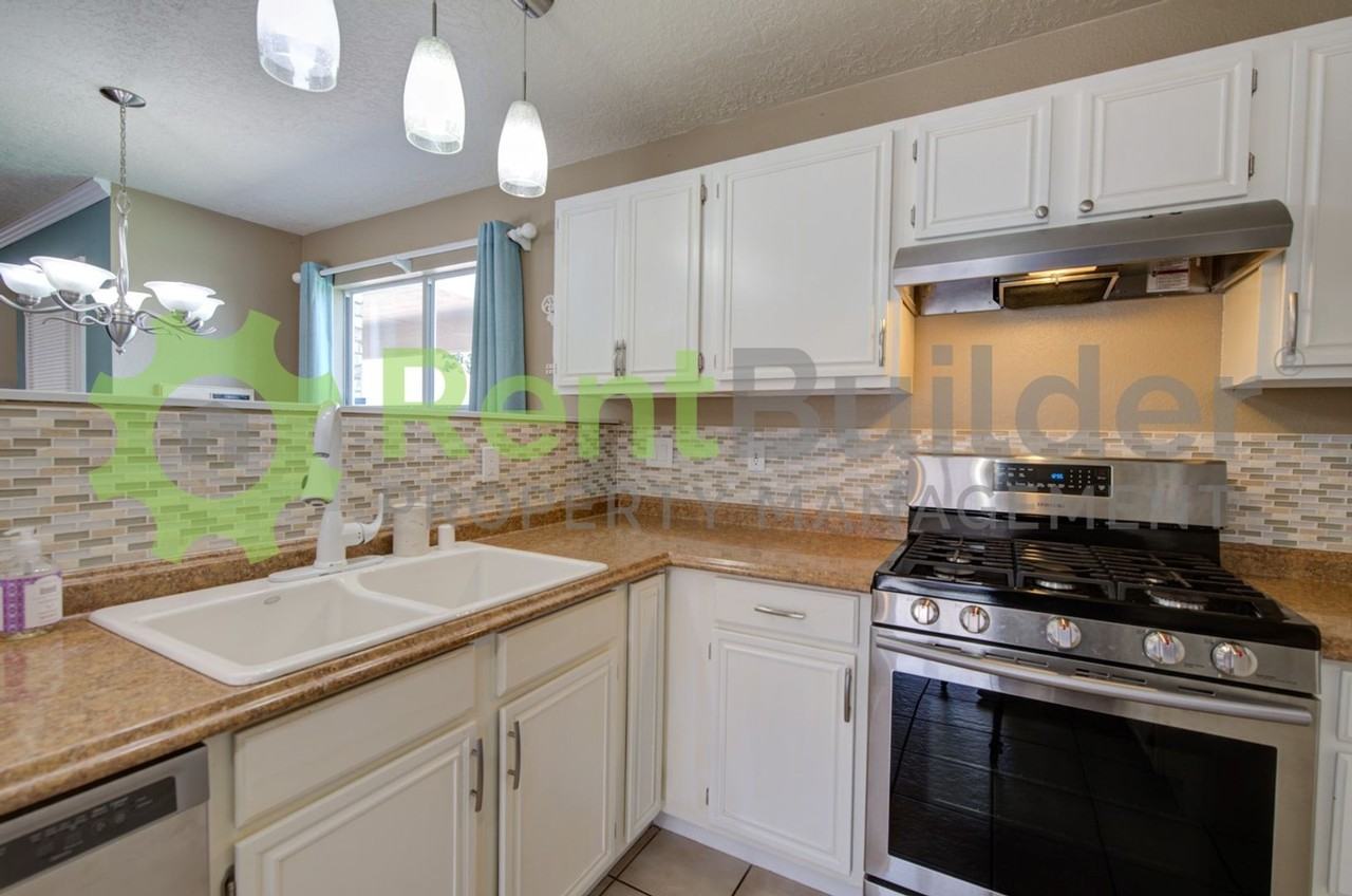 1416 Somerset Dr Nw - Photo 7 of 25