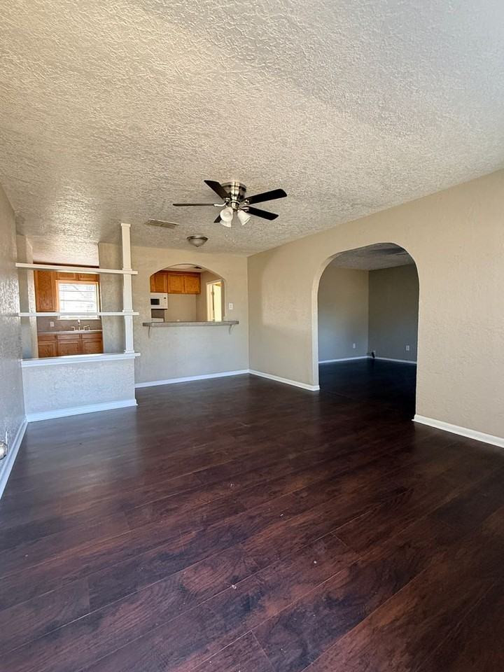 1208 Sheppard Rd - Photo 2 of 18