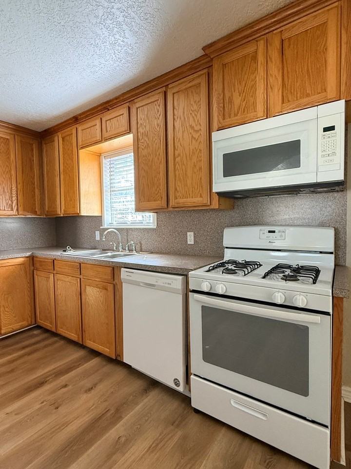 1208 Sheppard Rd - Photo 6 of 18