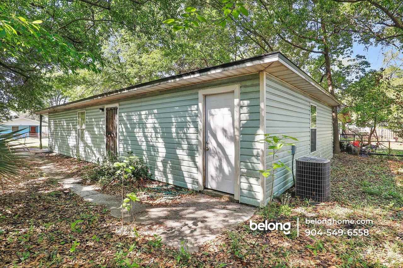 1995 W 4th St - Photo 2 of 31