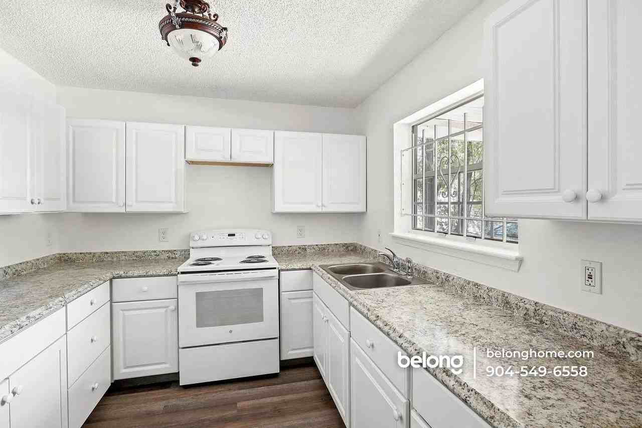 1995 W 4th St - Photo 4 of 31