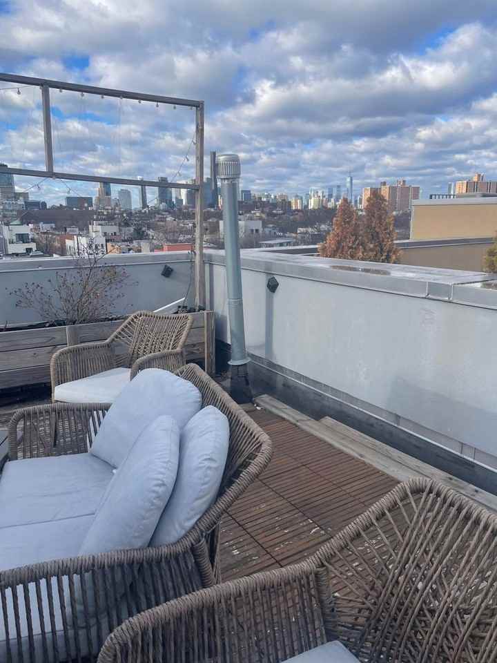 1192 Bedford Ave - Photo 6 of 13