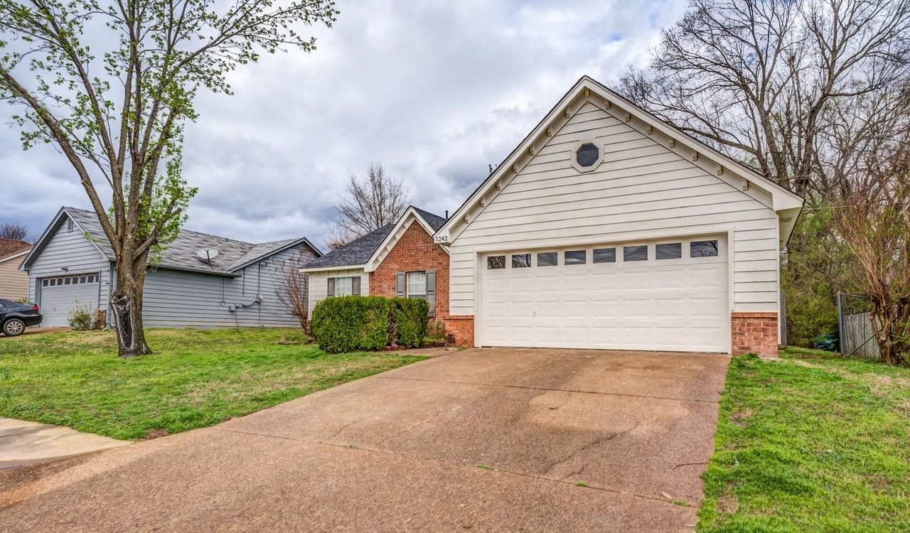 1242 Grange Way Dr - Photo 2 of 22