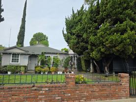 5547 Woodman Ave - Photo 1 of 1