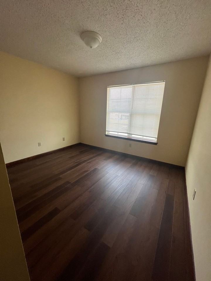 3801 Kirkman St #4 - Photo 4 of 7