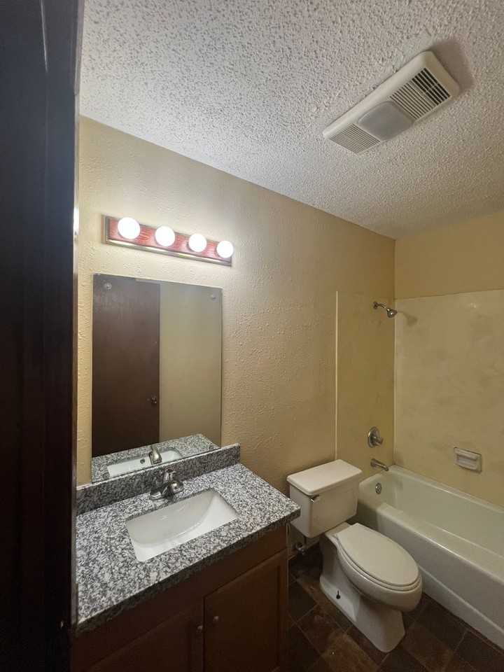 3801 Kirkman St #4 - Photo 5 of 7