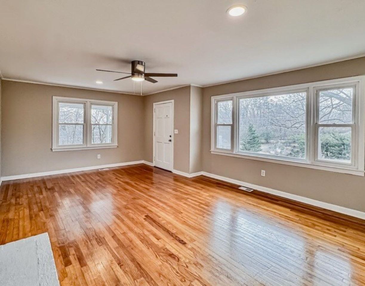 7 Perry St - Photo 3 of 9