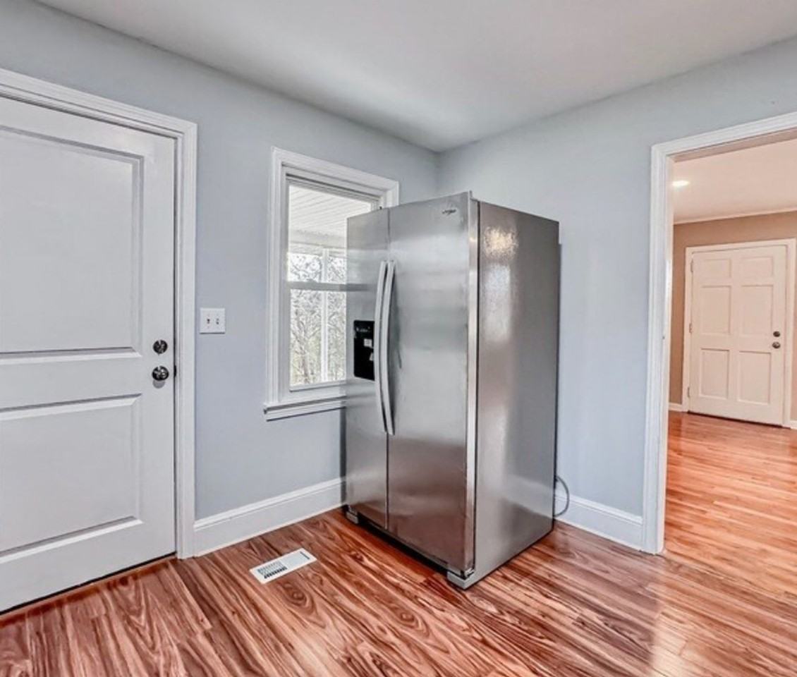 7 Perry St - Photo 5 of 9