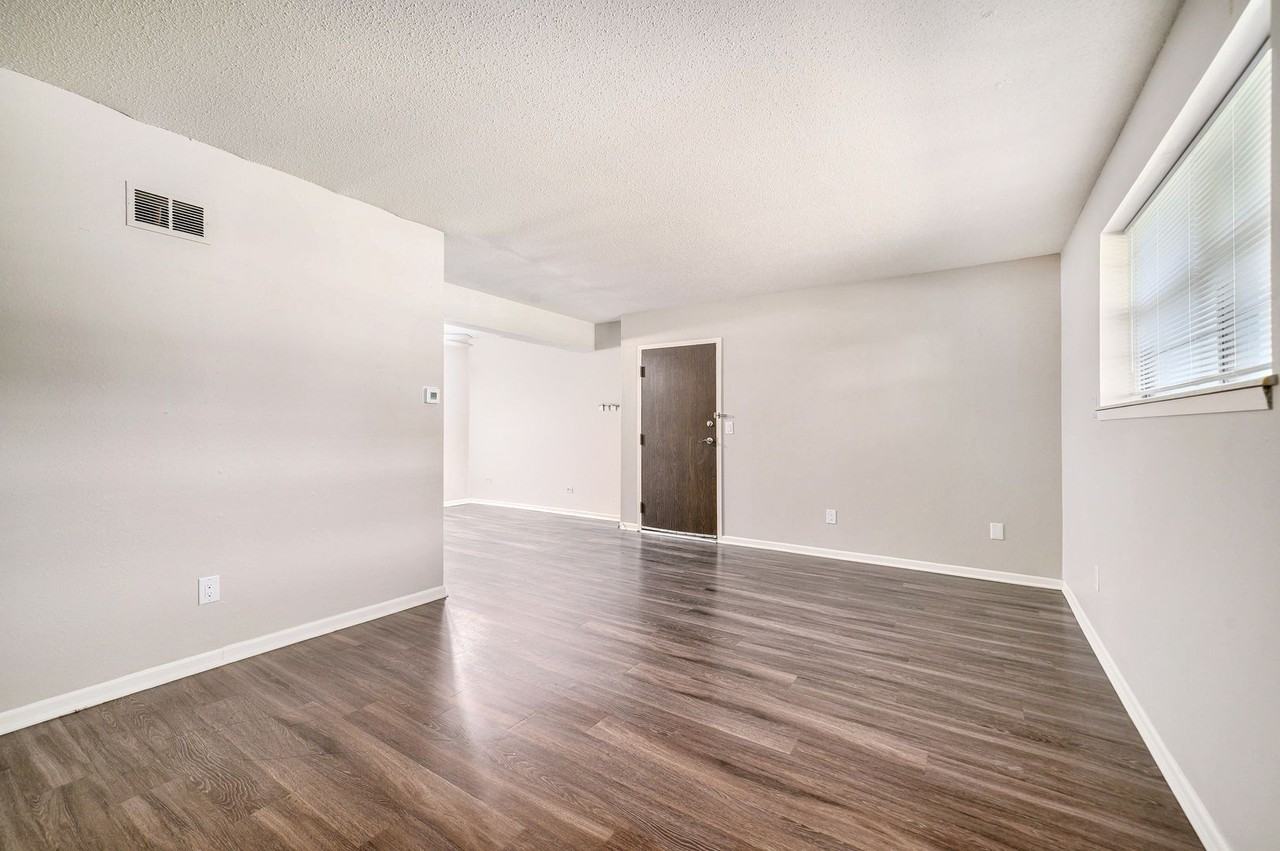 Crysler Plaza East - Photo 4 of 30