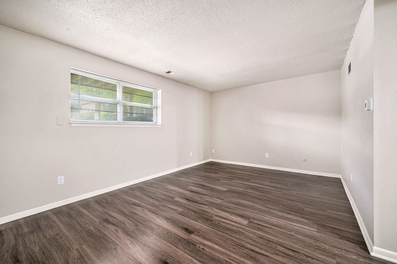 Crysler Plaza East - Photo 6 of 30