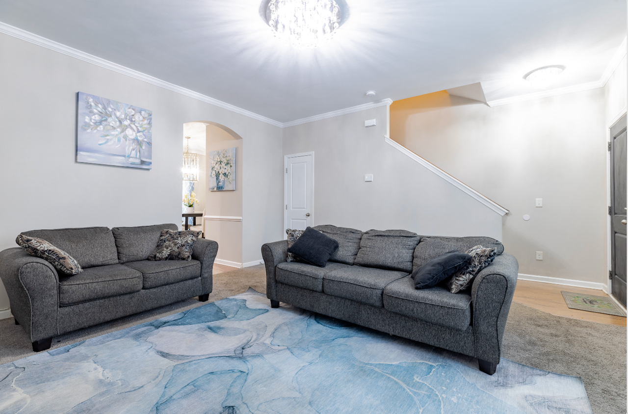 1040 Lexi Ct - Photo 3 of 17