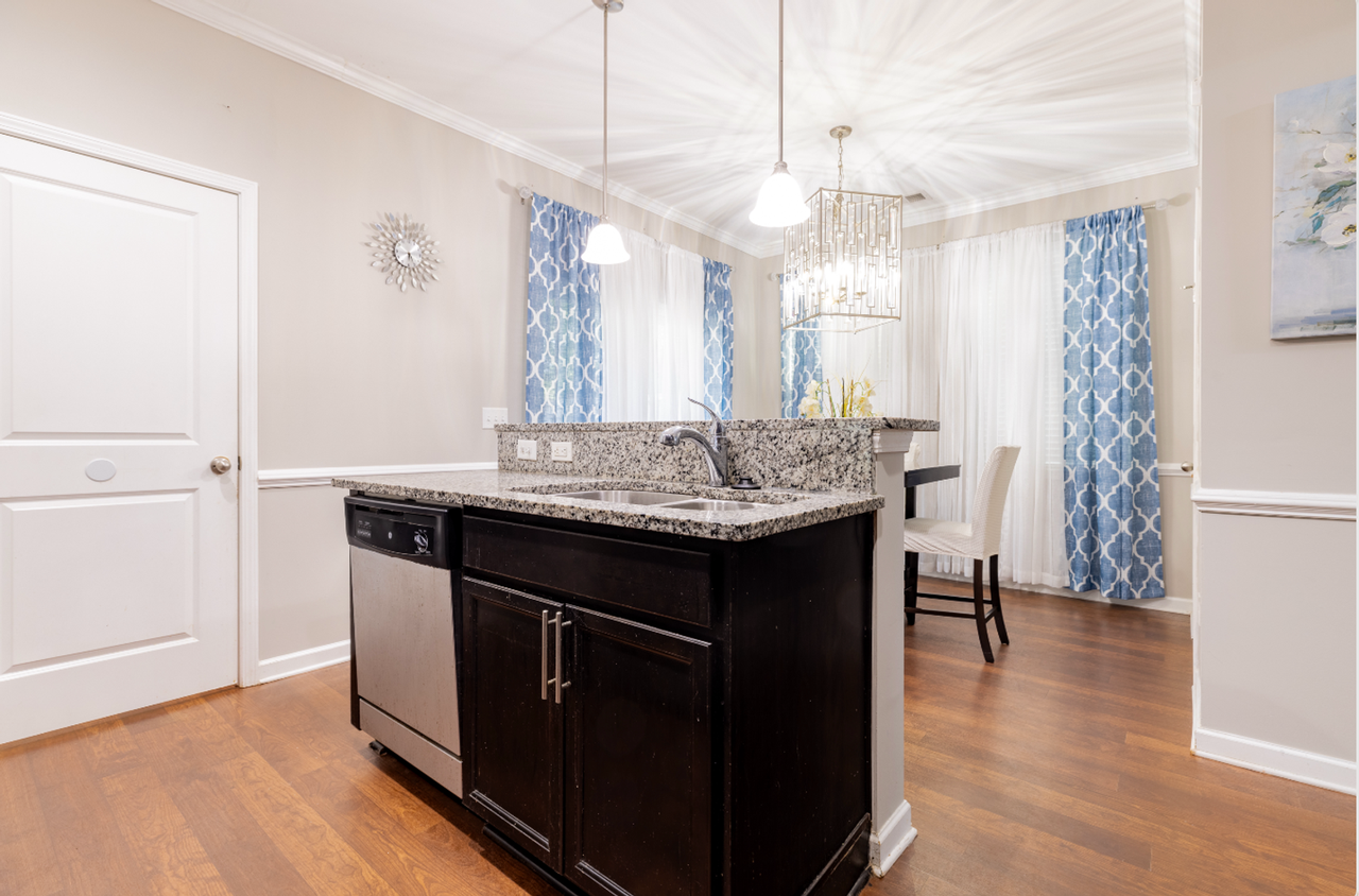 1040 Lexi Ct - Photo 5 of 17