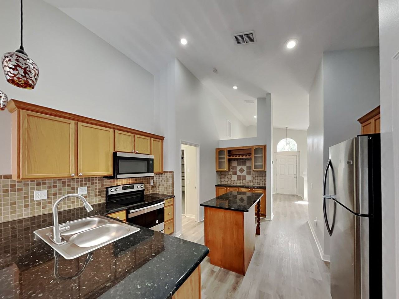 5057 Ayrshire Dr - Photo 3 of 16